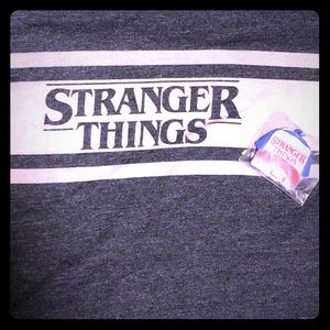 Stranger Things Tops - STRANGER THINGS t-shirt + key chain L Stranger Things Tops - STRANGER THINGS t-shirt + key chain L